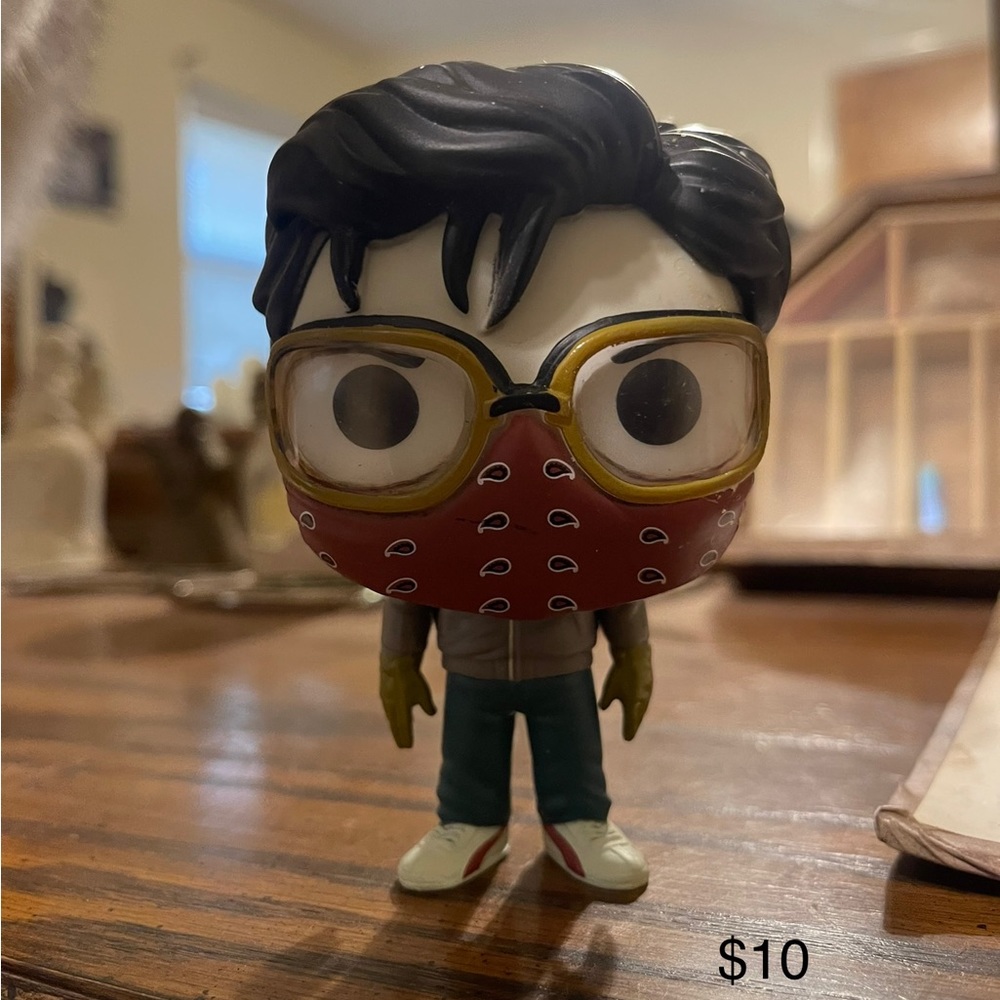 Stranger Things funko pop - Steve (with bandana) hot topic exclusive